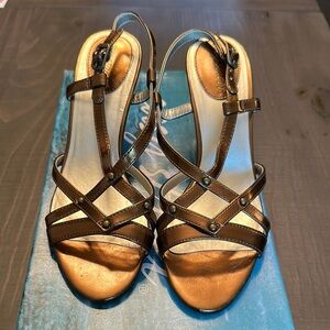 Easy Street Bronze Sandals with Strappy Design